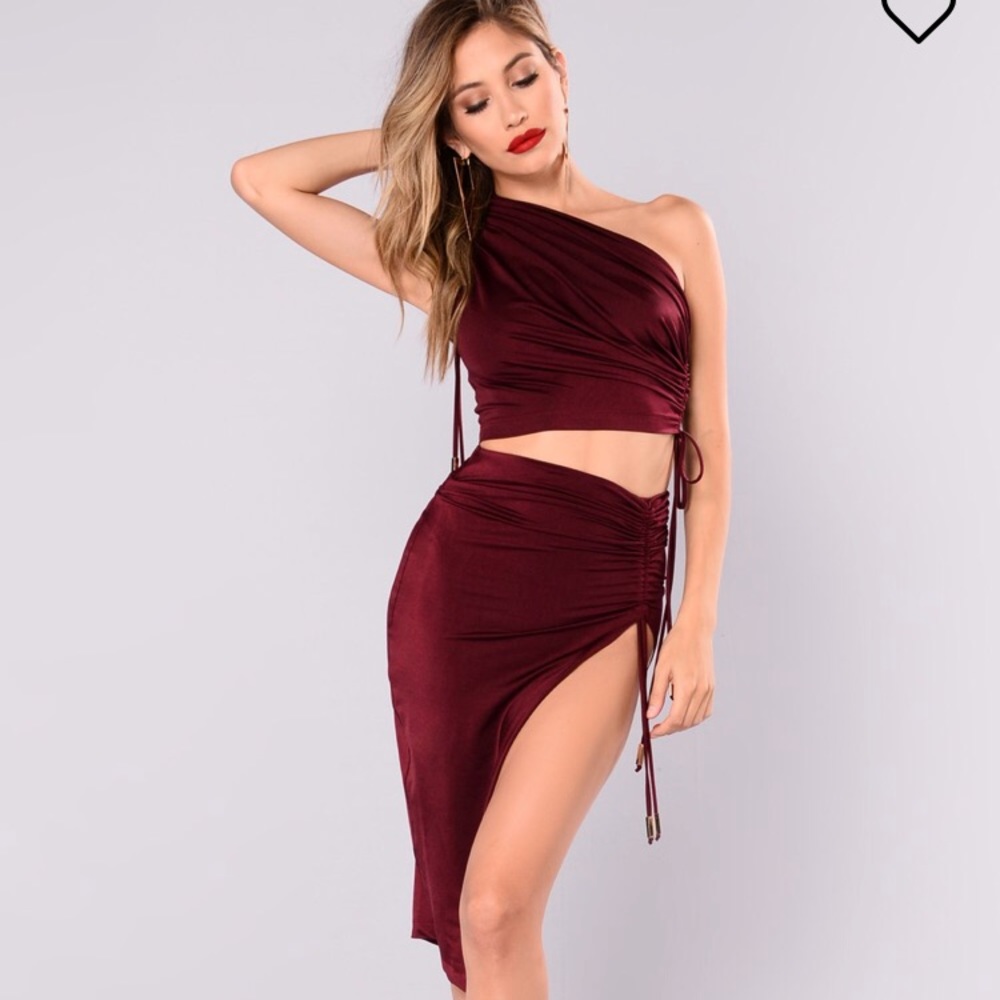 Fashion nova burgundy side slit set